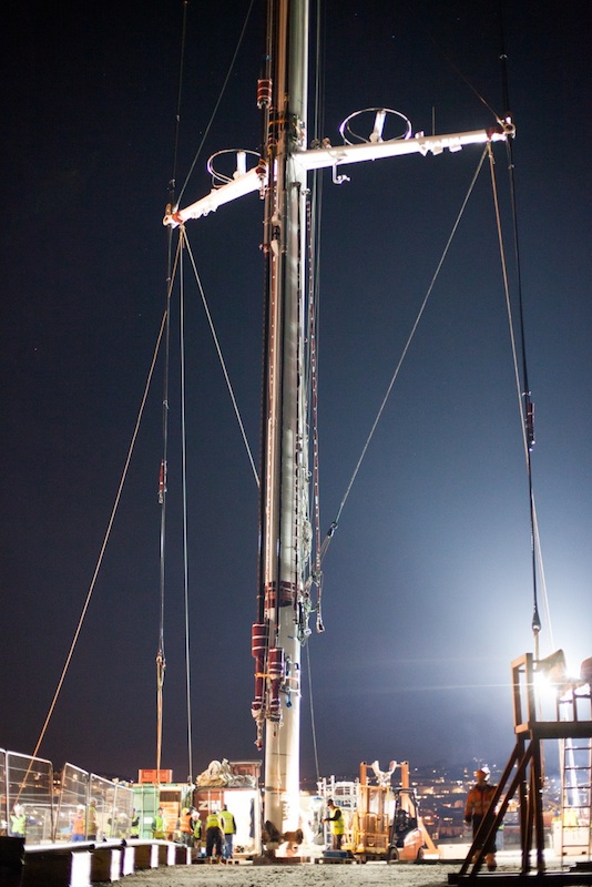 Image for article M5's 89m mast is re-stepped